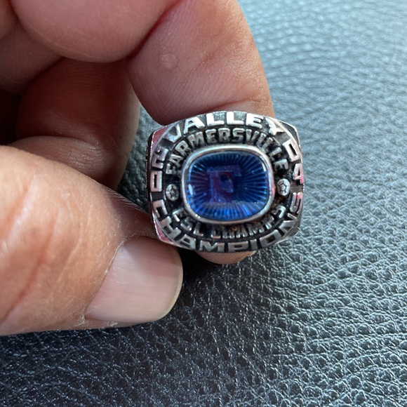 Ring - Picture 3 of 4